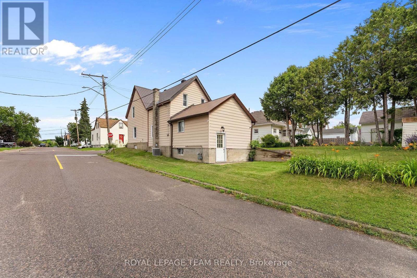 145 MUNROE AVENUE W - Image 39
