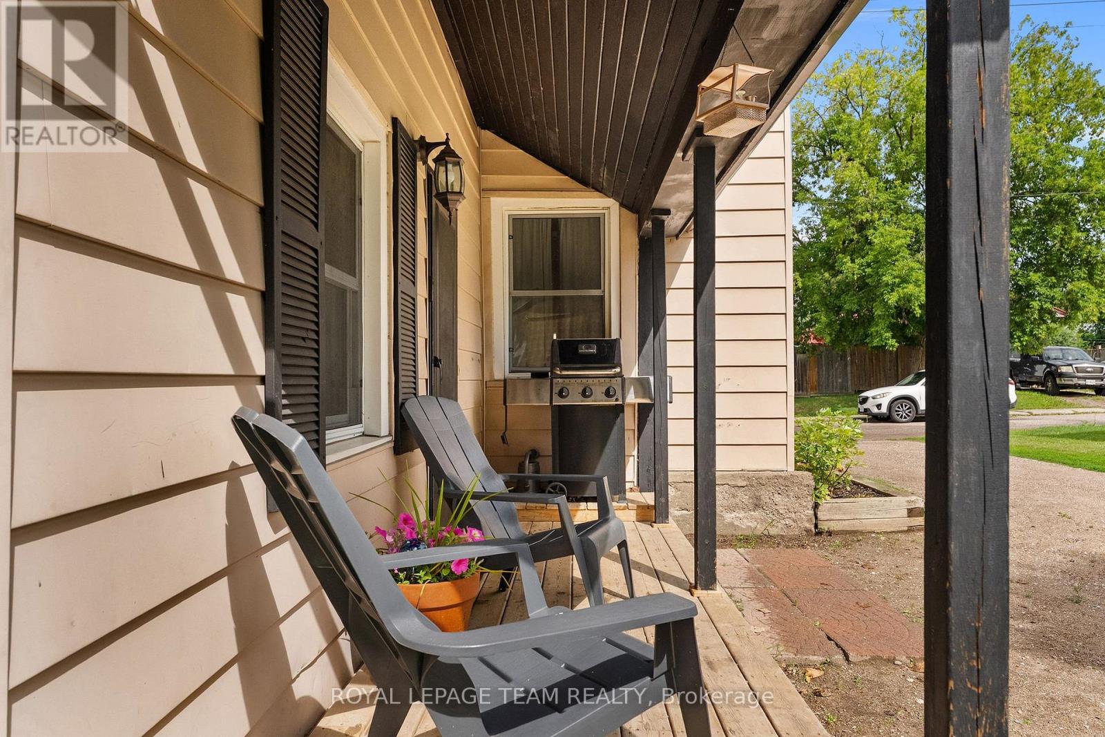 145 MUNROE AVENUE W - Image 6