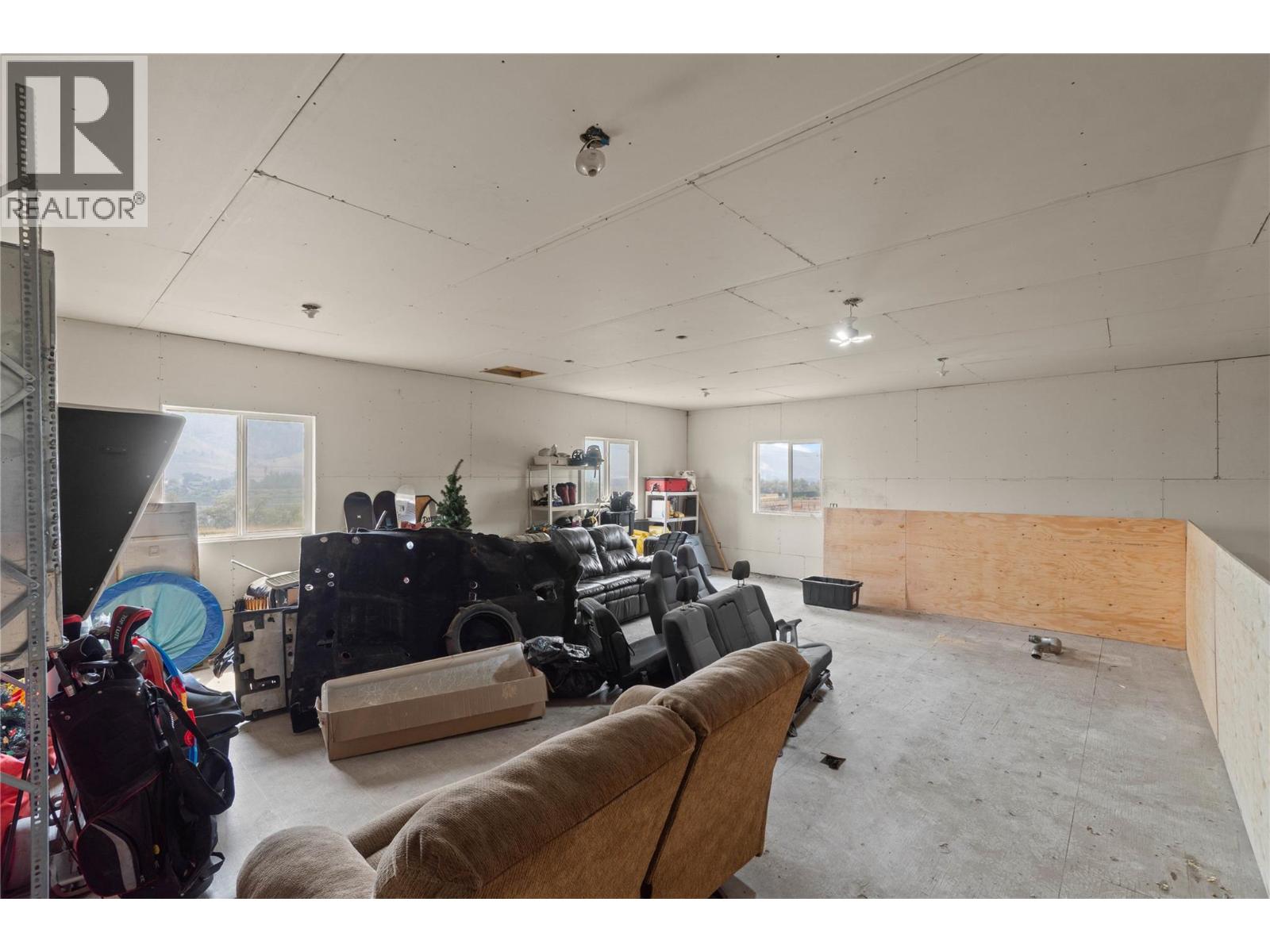 3227 Shuswap Road - 26