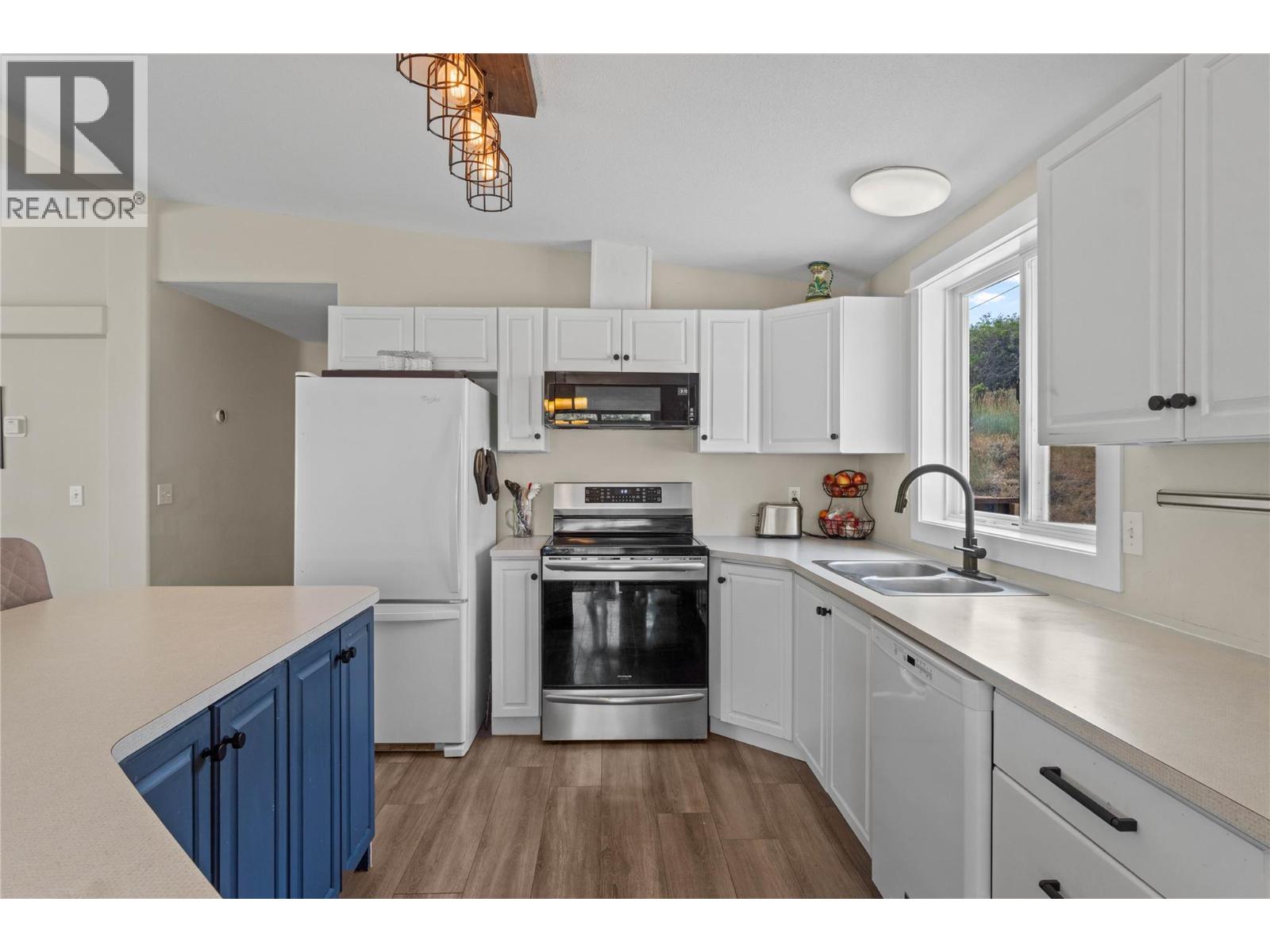 3227 Shuswap Road - 5
