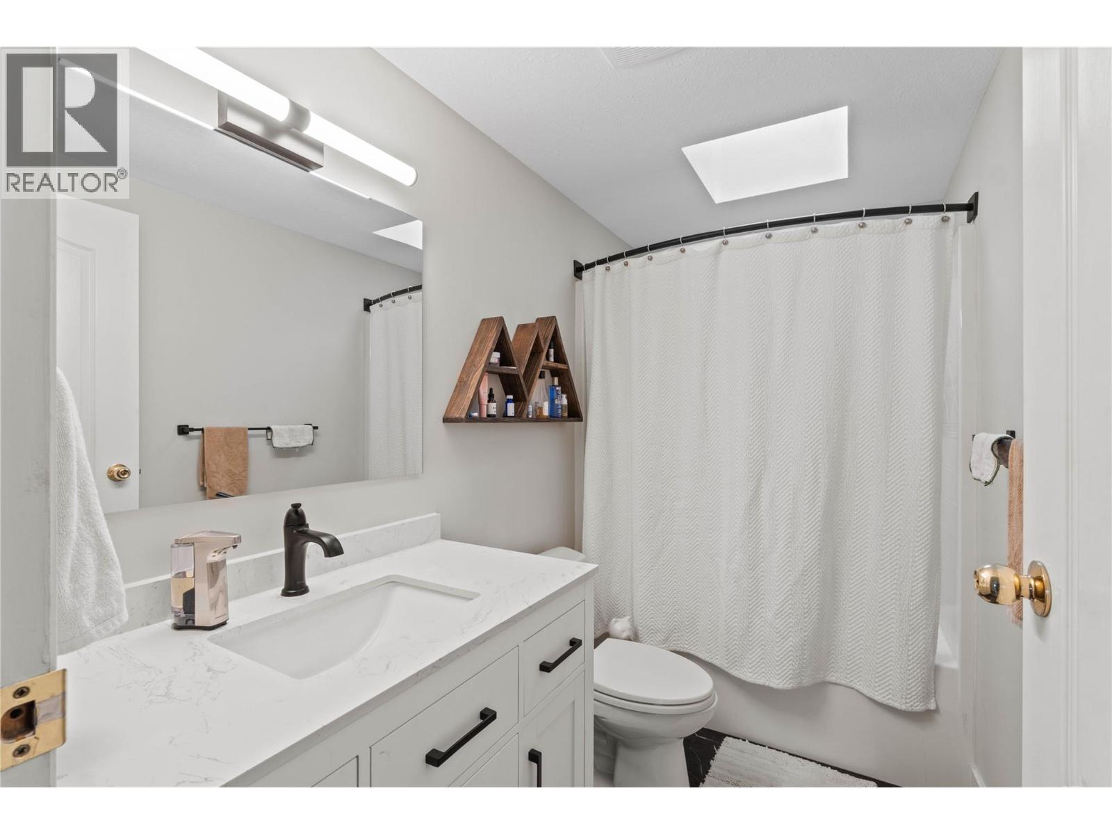 3227 Shuswap Road - 12