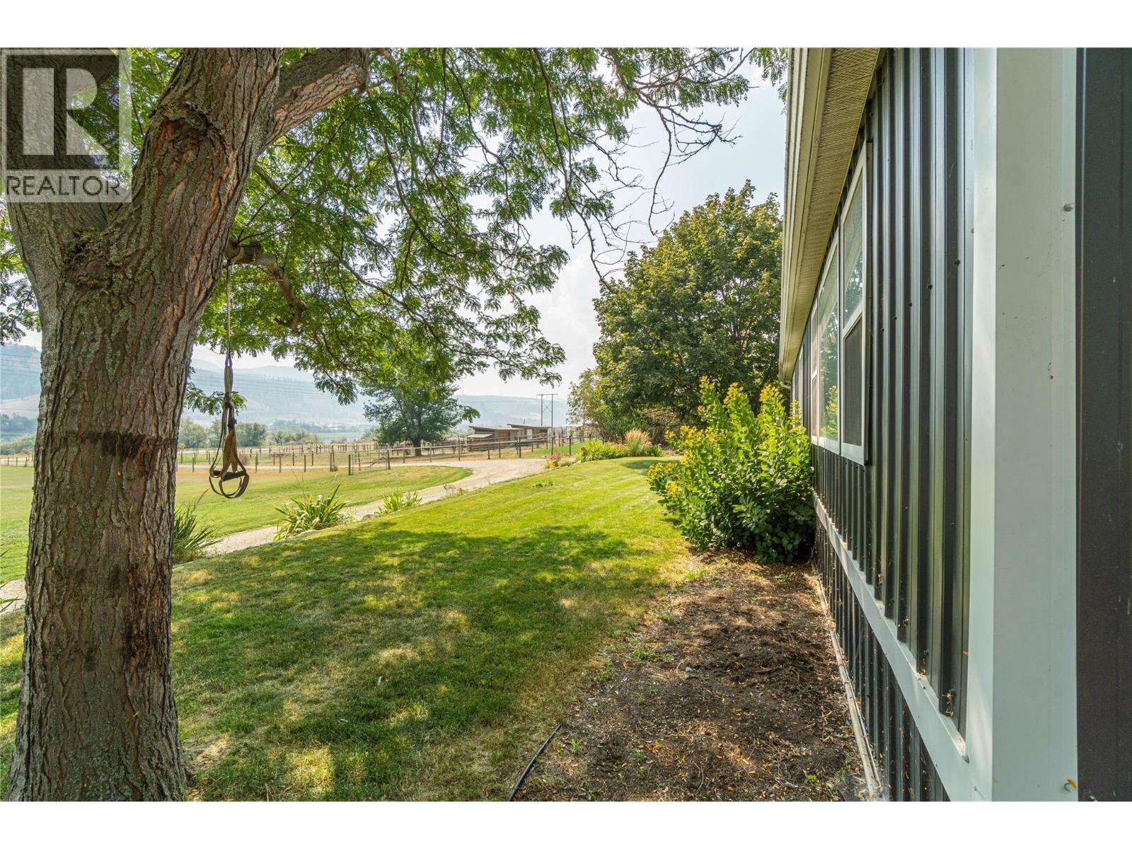 3227 Shuswap Road - 32