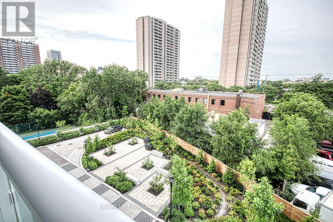 #402 10 WILBY CRESCENT - 18