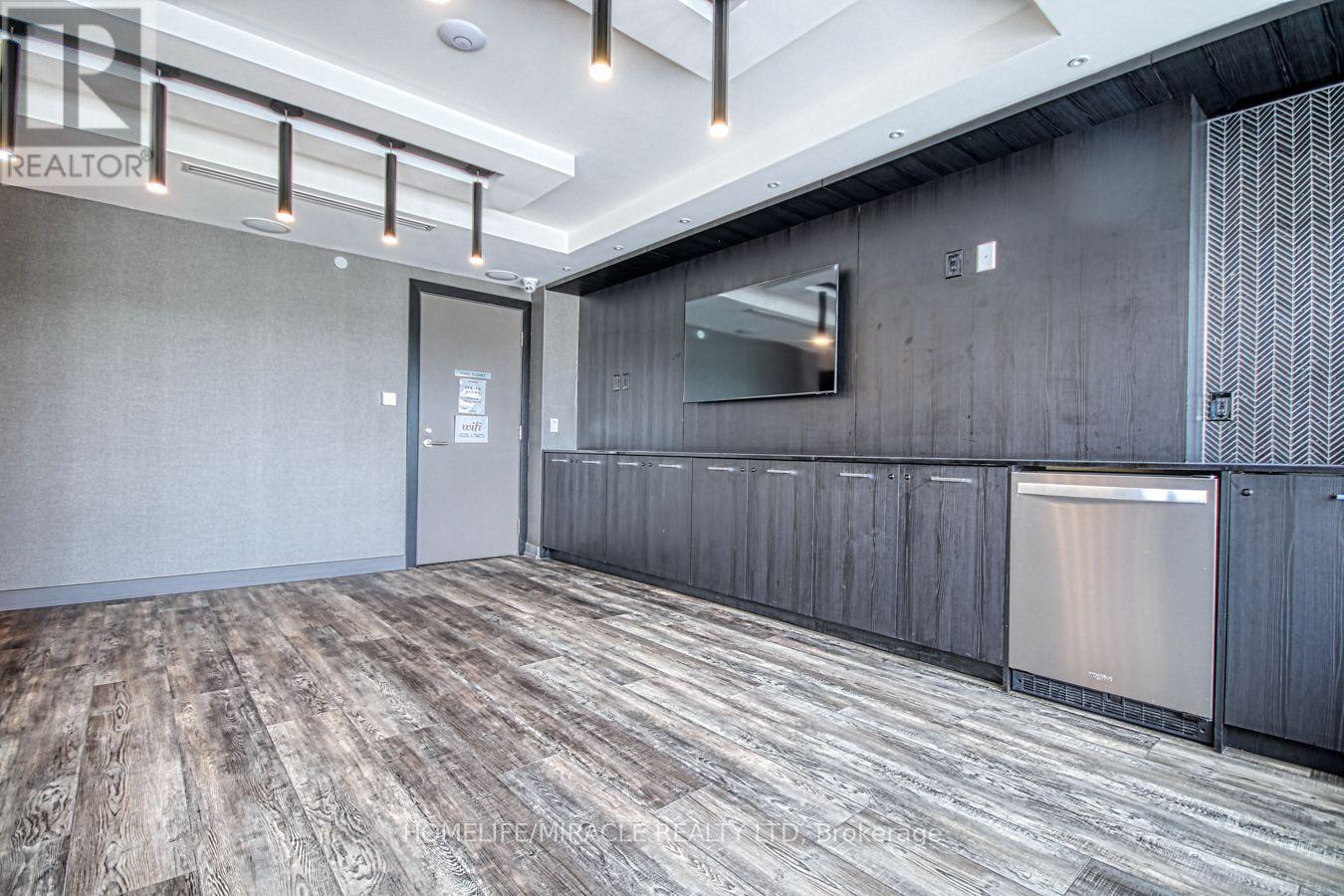 #402 10 WILBY CRESCENT - 22