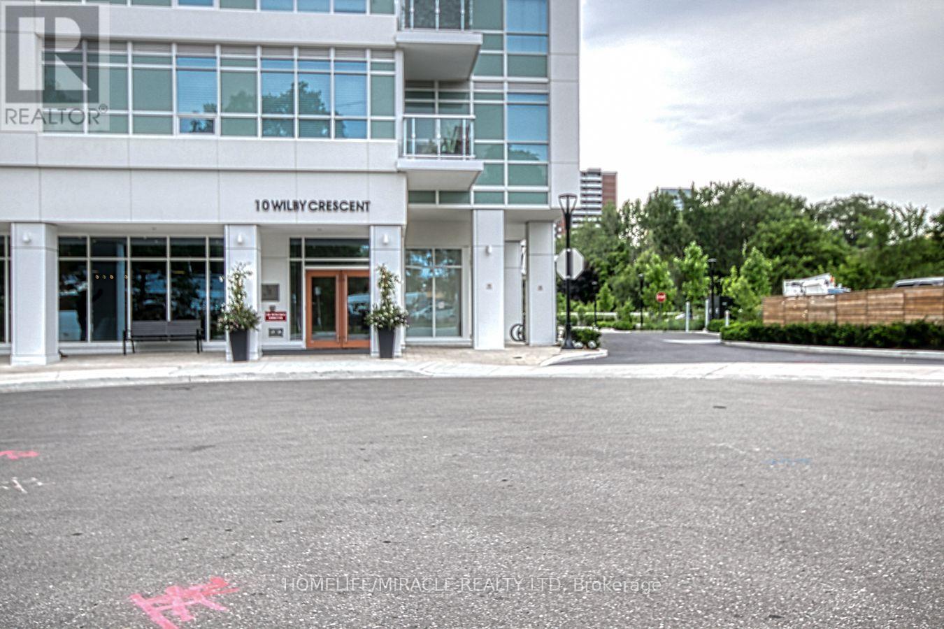 #402 10 WILBY CRESCENT - 30