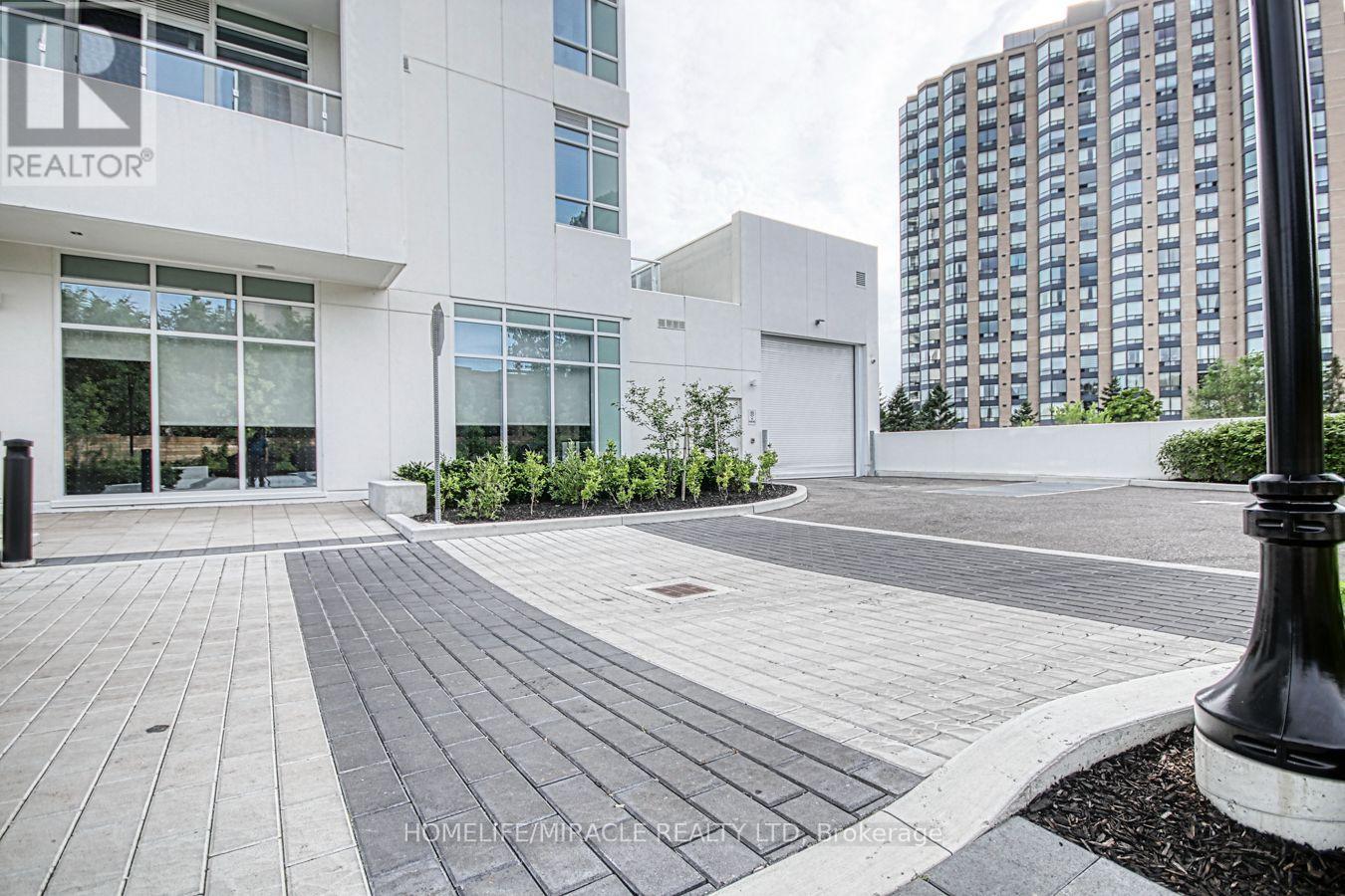 #402 10 WILBY CRESCENT - 32