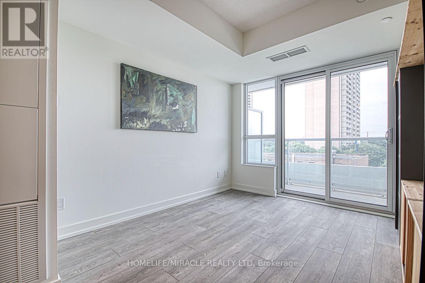 #402 10 WILBY CRESCENT - 4