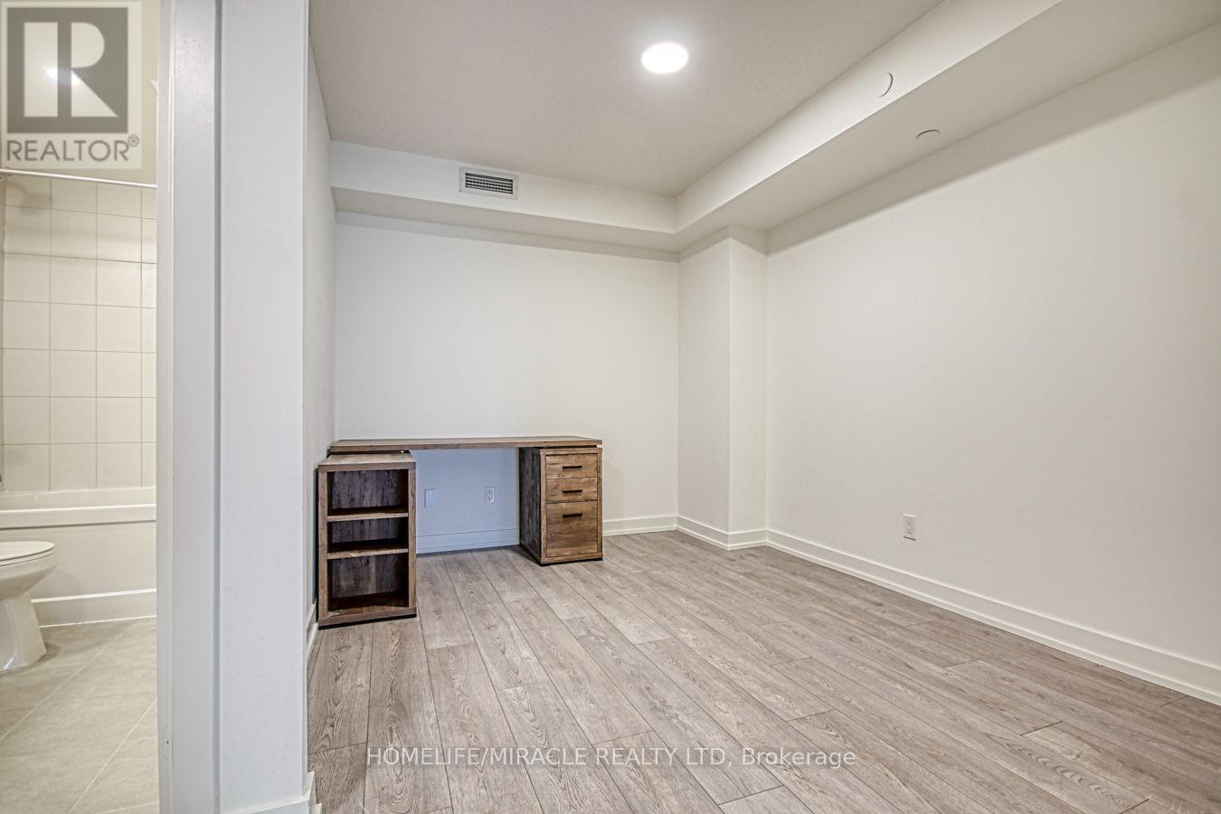 #402 10 WILBY CRESCENT - 8