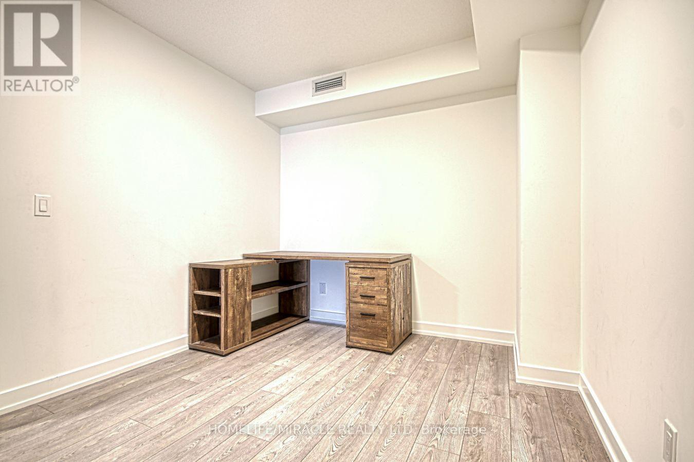 #402 10 WILBY CRESCENT - 9