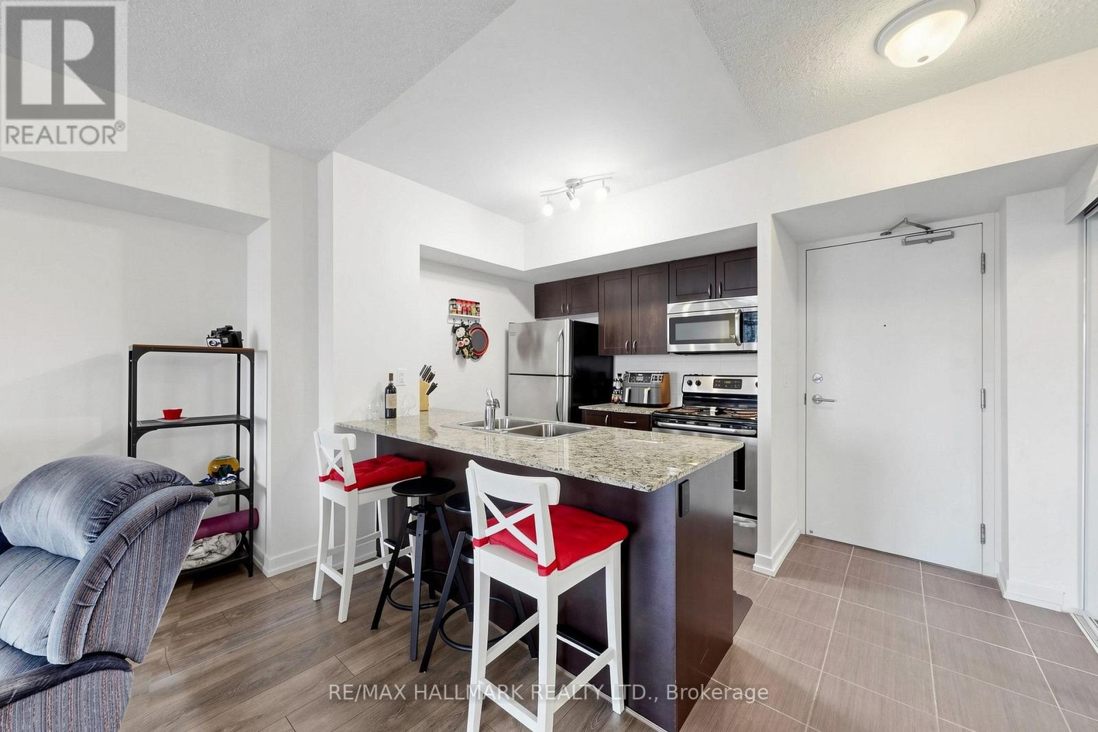 #1119 812 LANSDOWNE AVENUE - 14