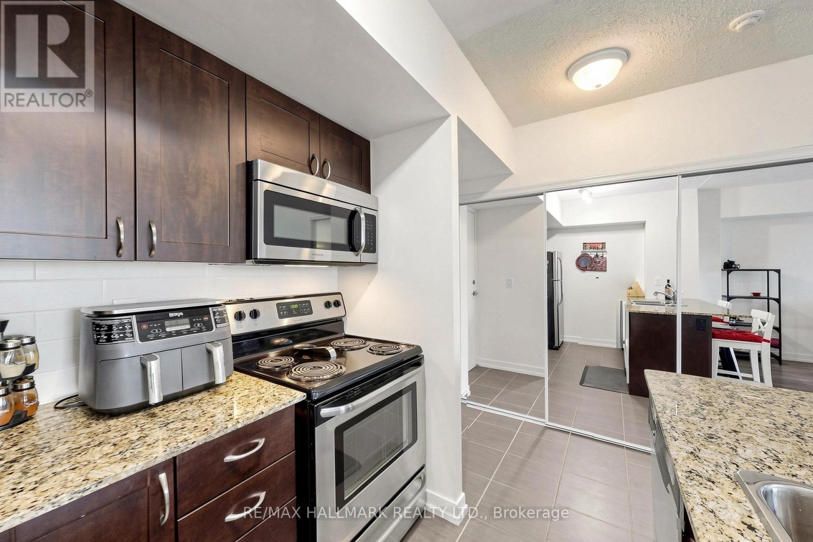 #1119 812 LANSDOWNE AVENUE - 18