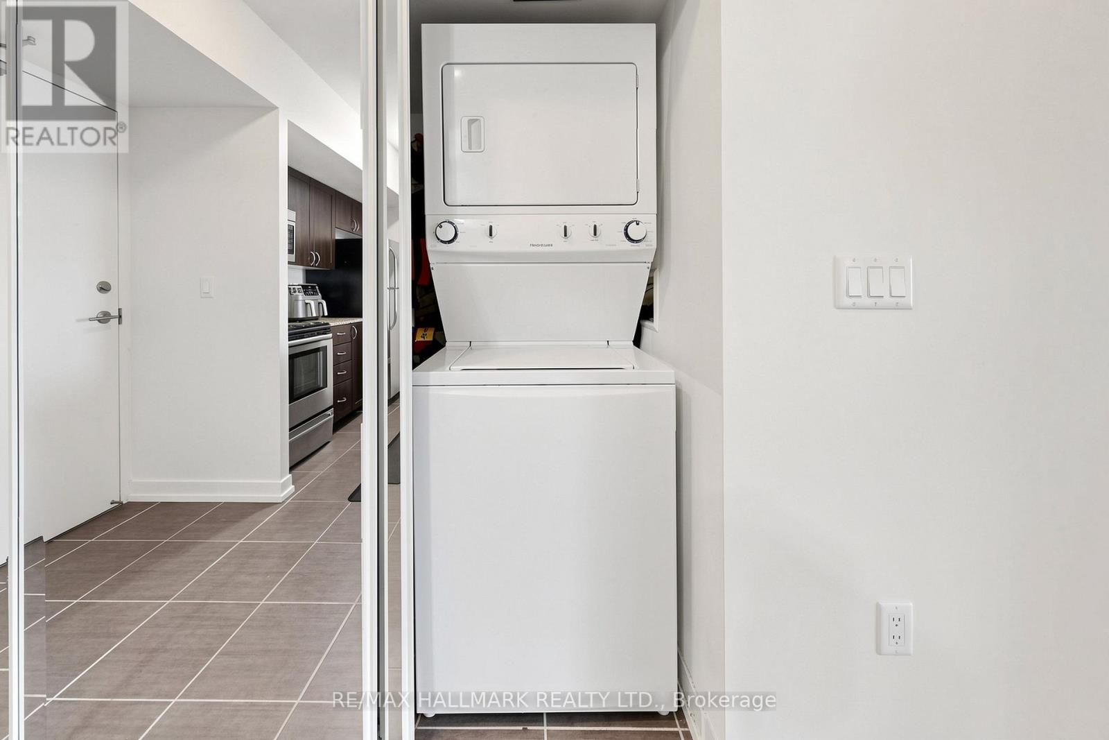 #1119 812 LANSDOWNE AVENUE - 25