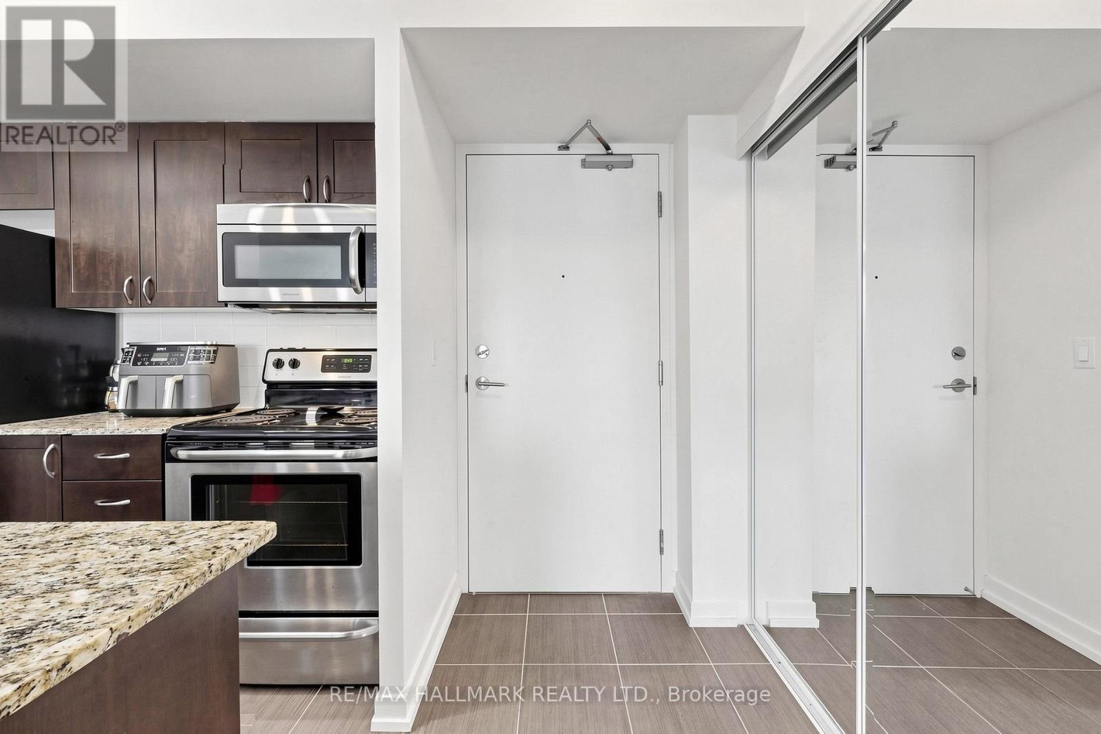 #1119 812 LANSDOWNE AVENUE - 26