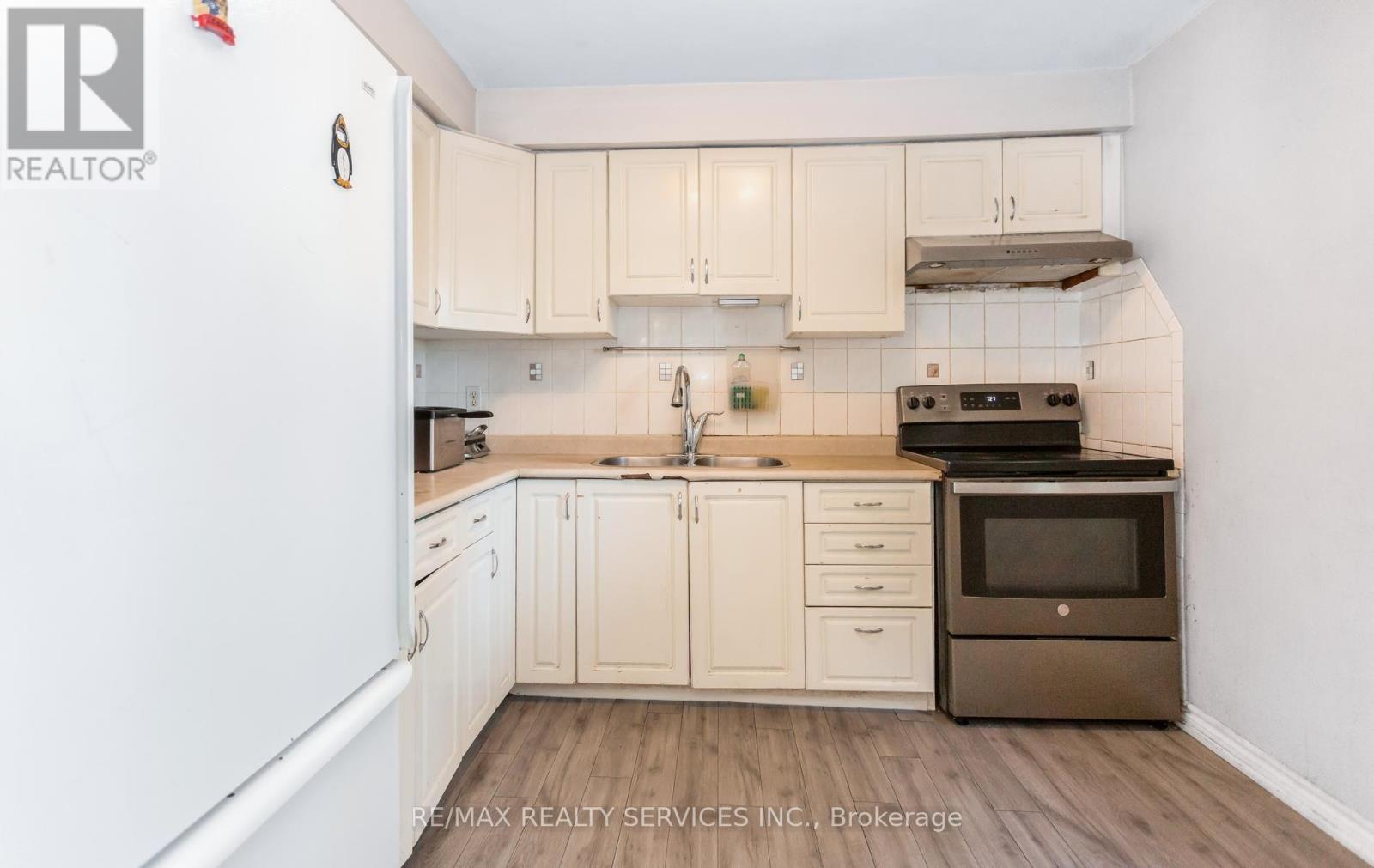 #50 2605 WOODCHESTER DRIVE - 12