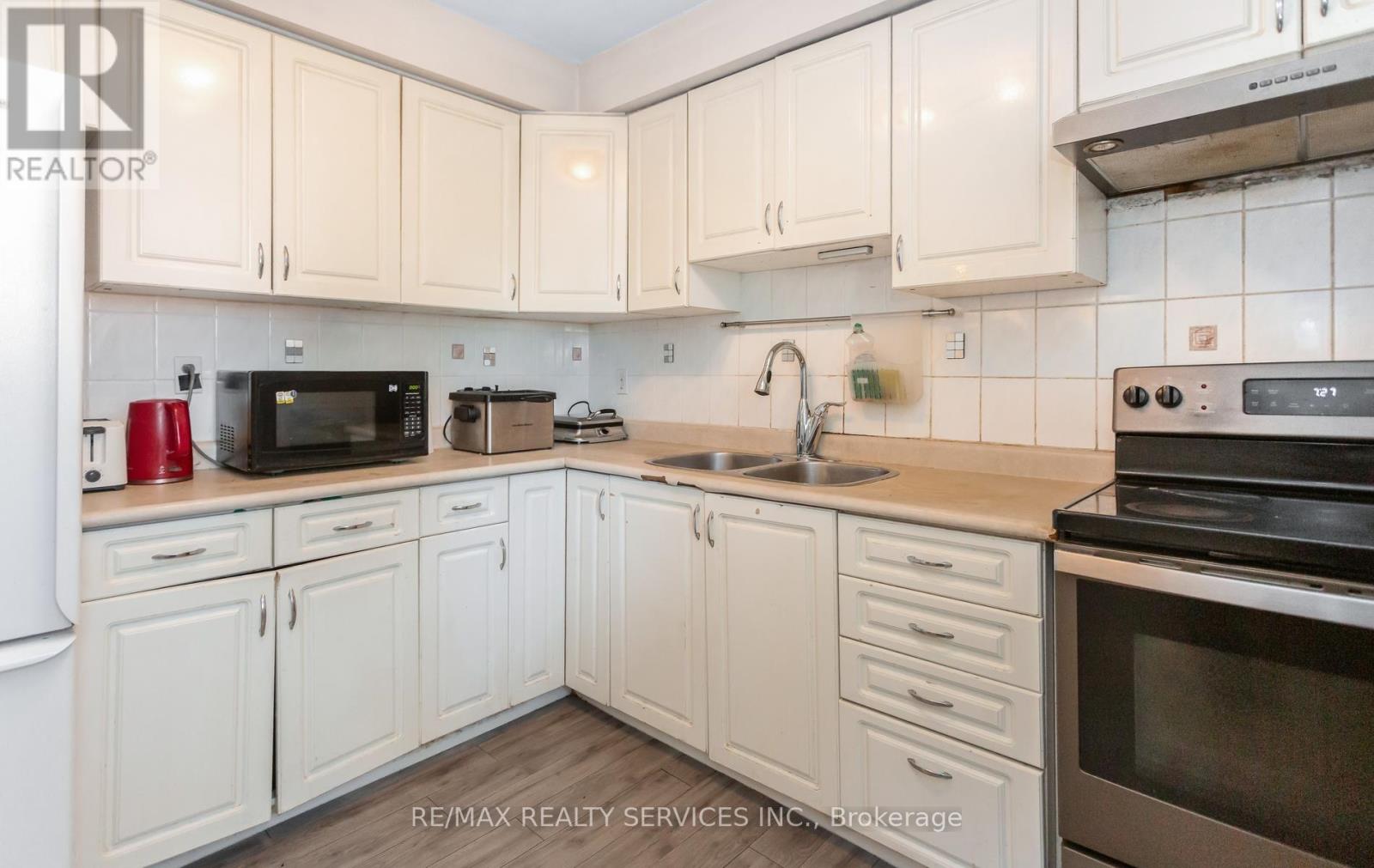 #50 2605 WOODCHESTER DRIVE - 13
