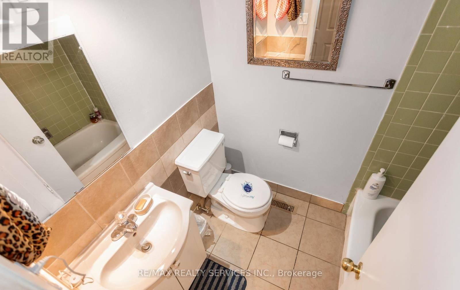 #50 2605 WOODCHESTER DRIVE - 21