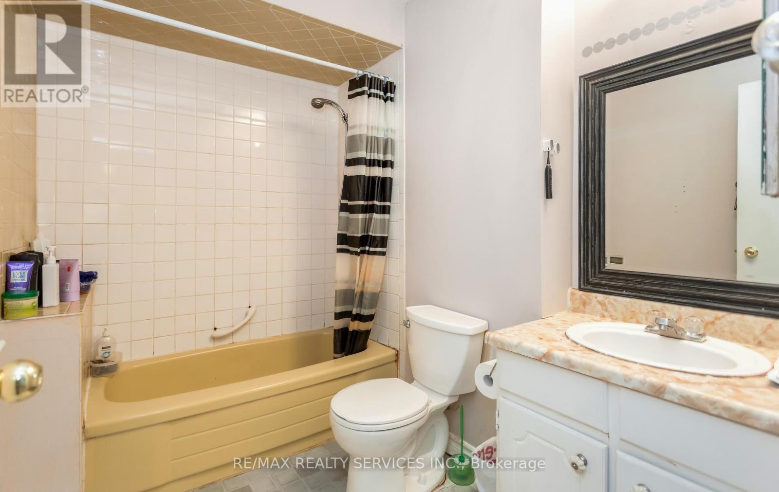 #50 2605 WOODCHESTER DRIVE - 27