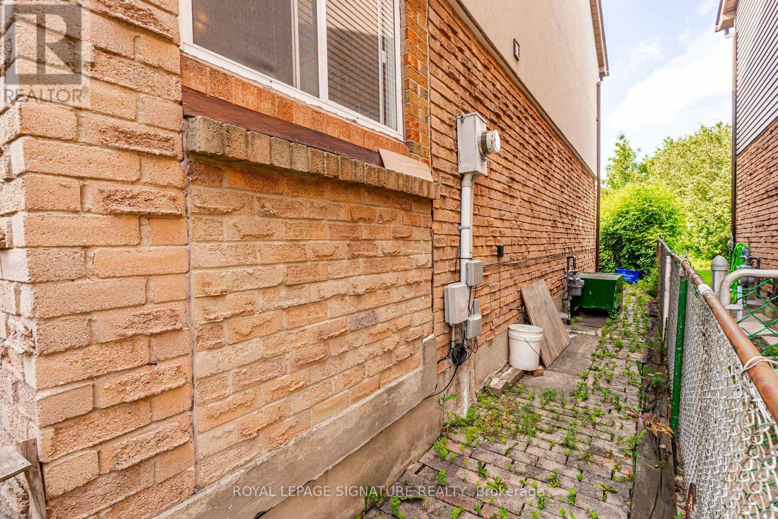 4040 SILVERHAZE ROAD - 23