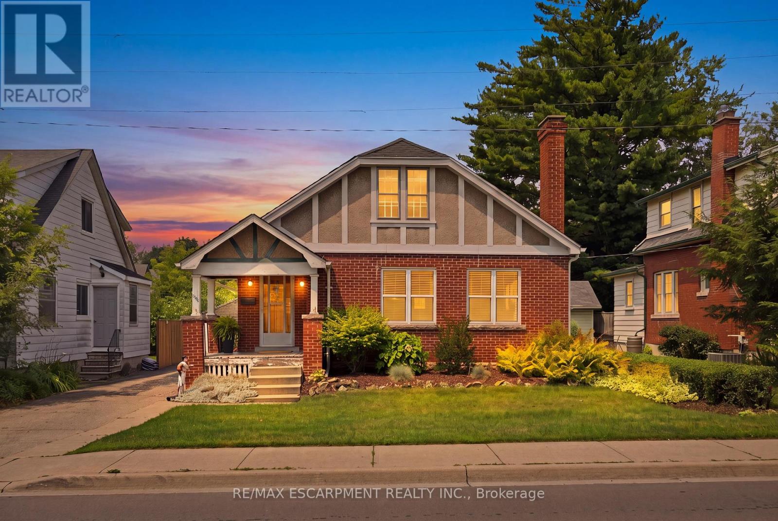 2153 CAROLINE STREET, Burlington (Roseland)