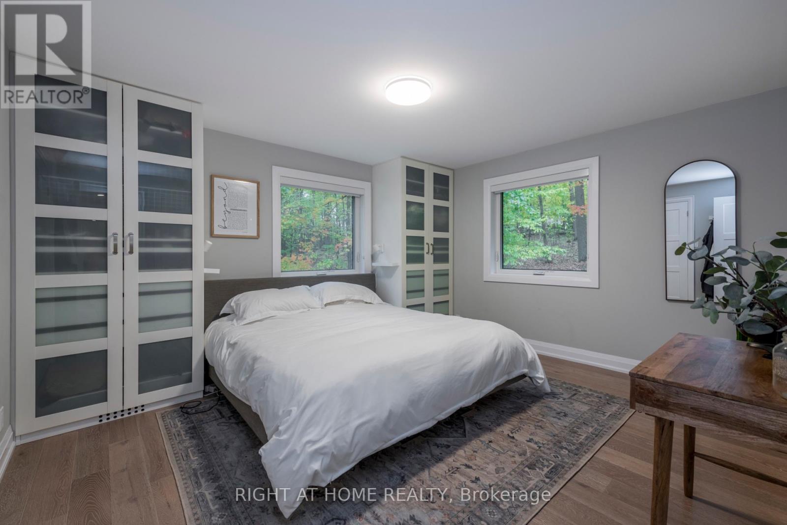 11 WOODLAND CRESCENT - 16