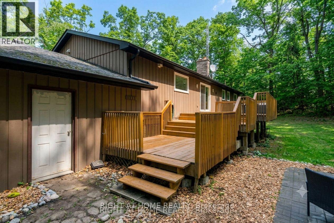 11 WOODLAND CRESCENT - 40