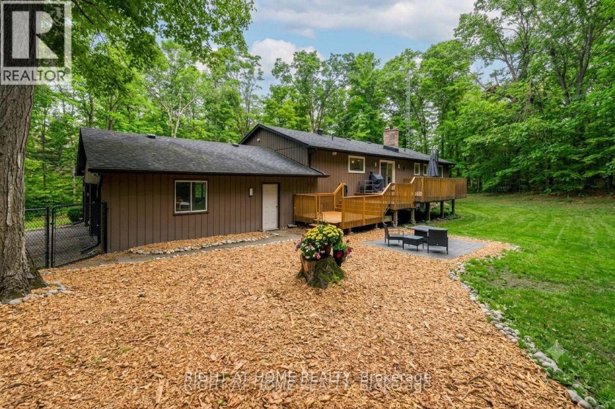 11 WOODLAND CRESCENT - 34
