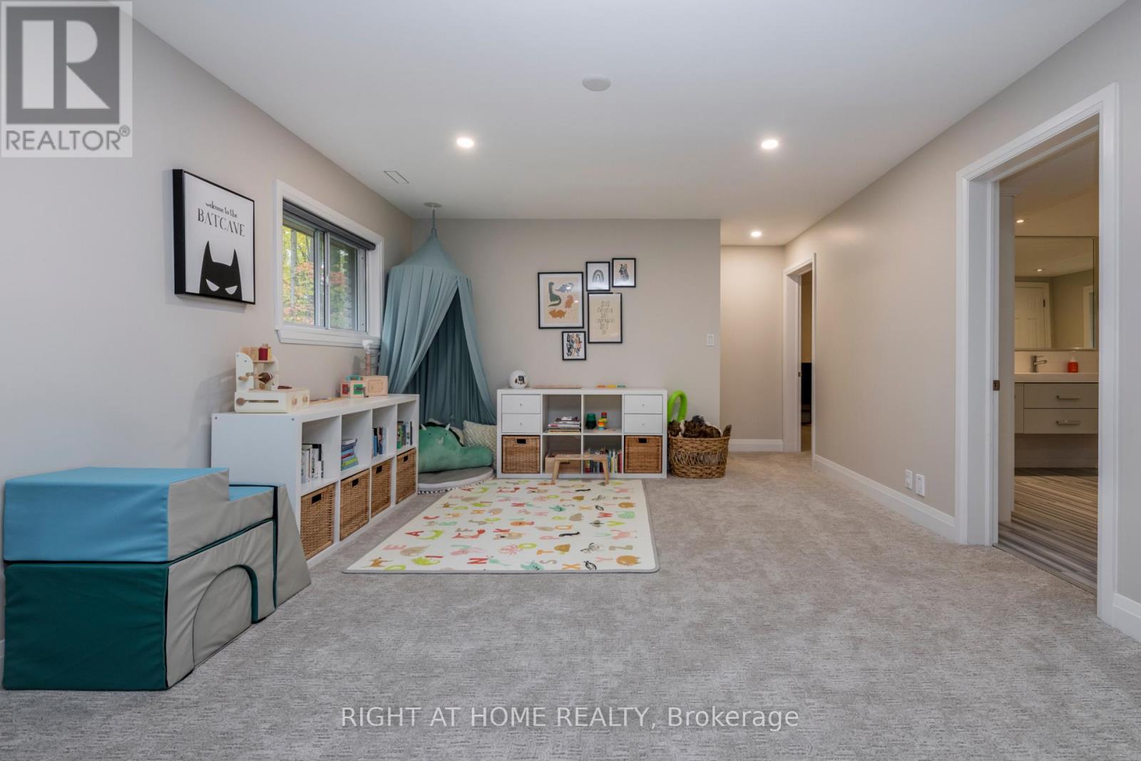 11 WOODLAND CRESCENT - 25