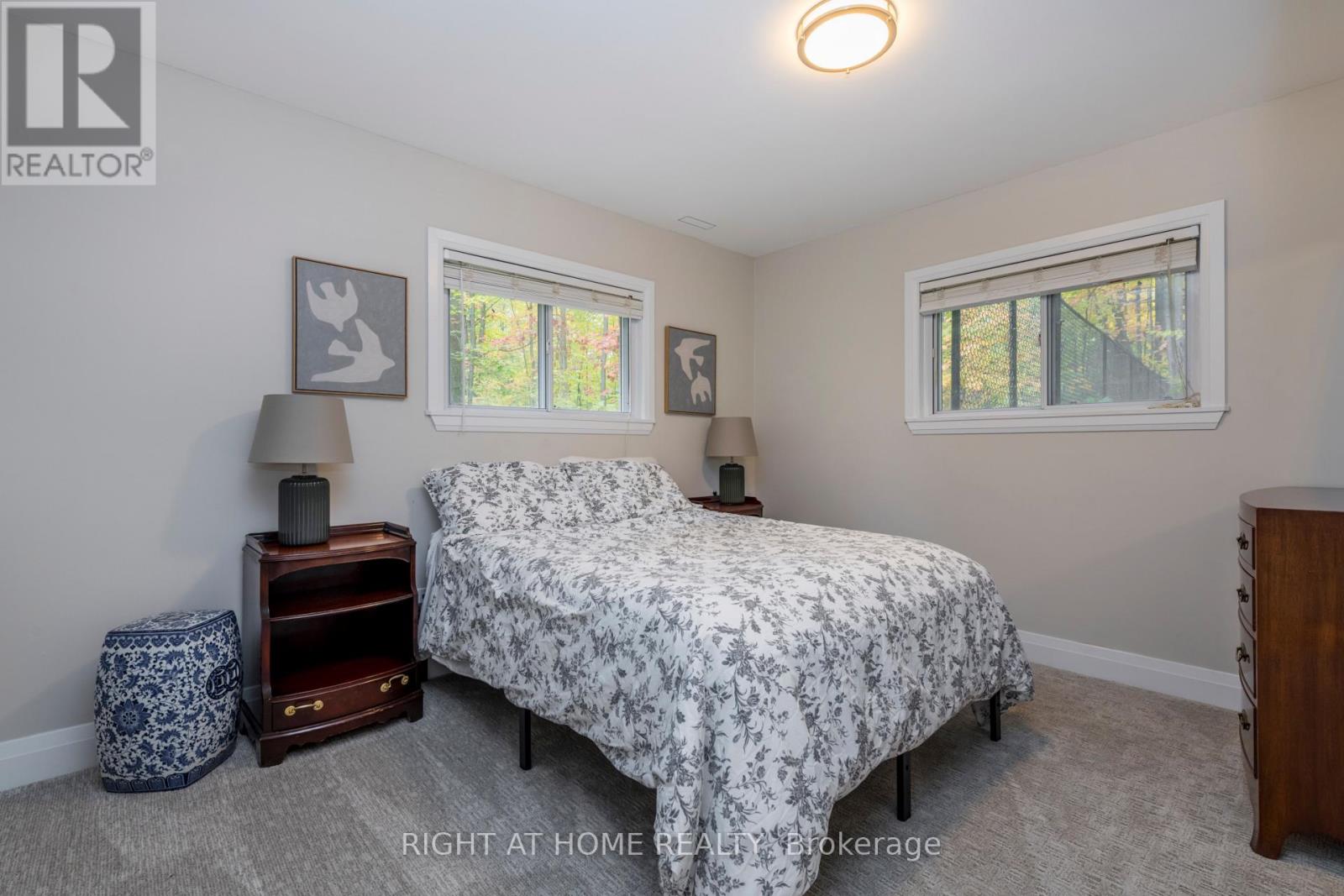11 WOODLAND CRESCENT - 26