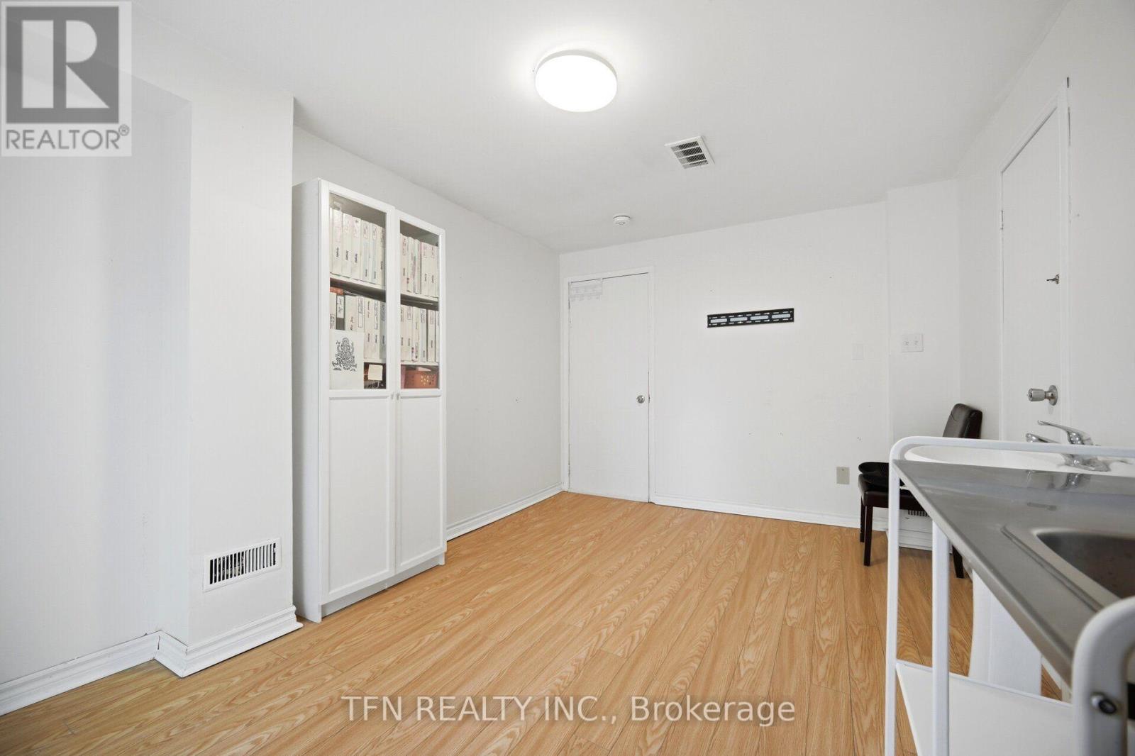 123 BRICKYARD WAY - 35