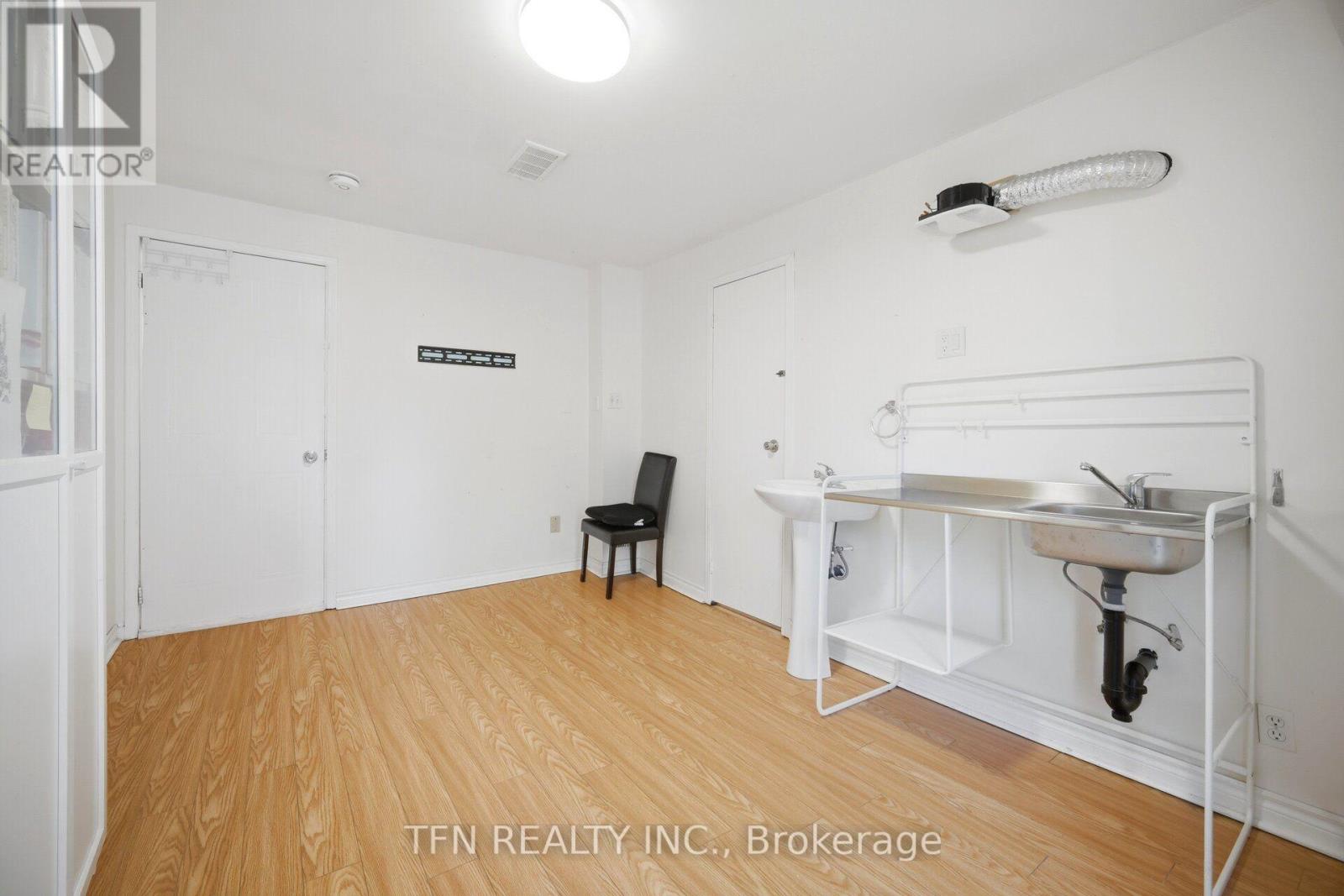 123 BRICKYARD WAY - 36