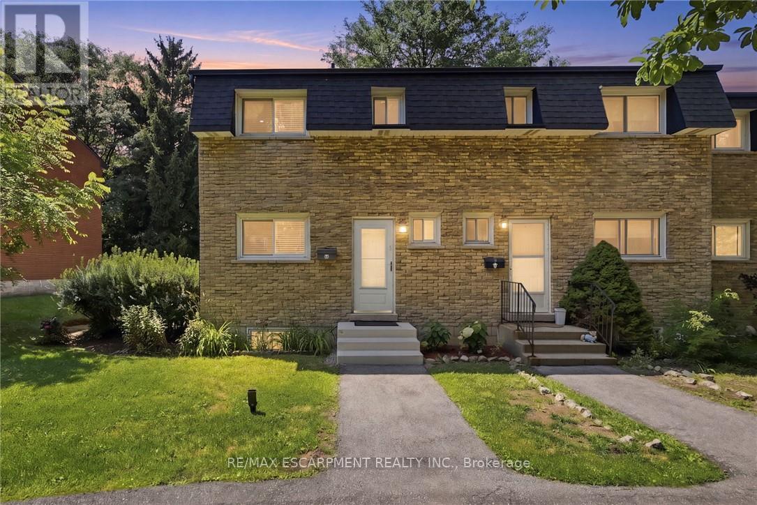 #16 1420 GARTH STREET - 1