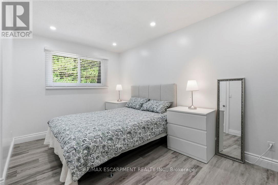 #16 1420 GARTH STREET - 17