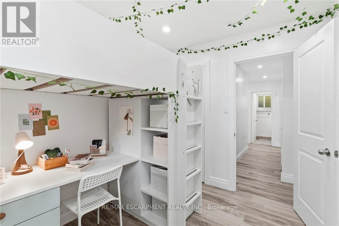 #16 1420 GARTH STREET - 23