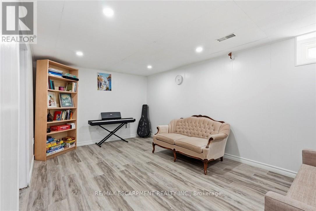 #16 1420 GARTH STREET - 27