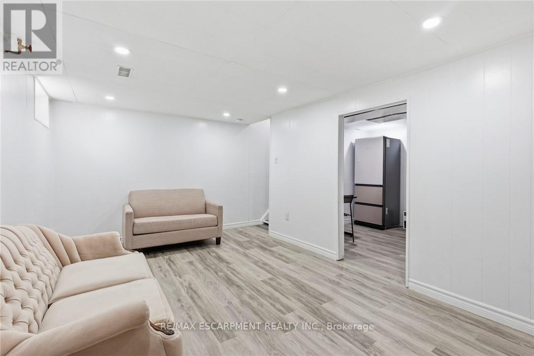 #16 1420 GARTH STREET - 28