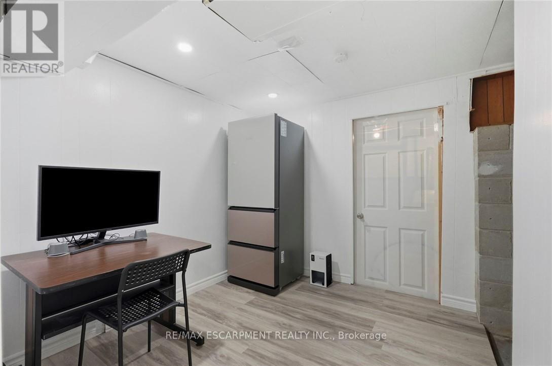 #16 1420 GARTH STREET - 29