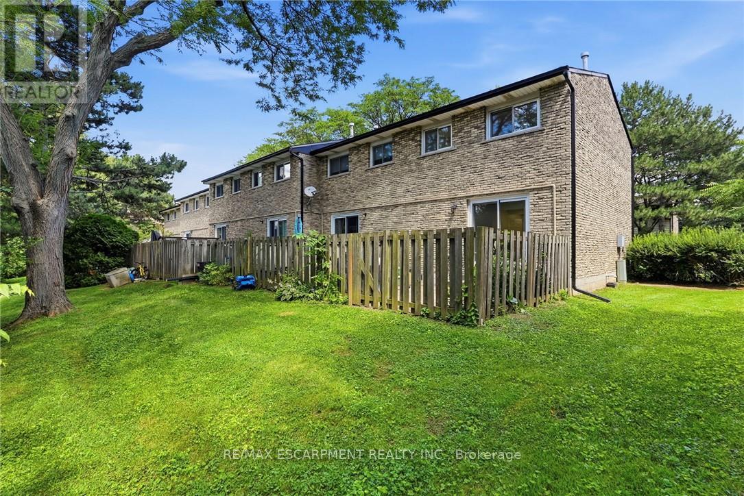 #16 1420 GARTH STREET - 33