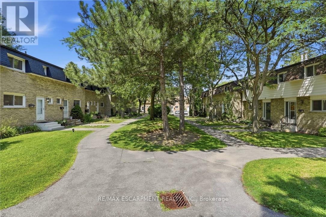 #16 1420 GARTH STREET - 35