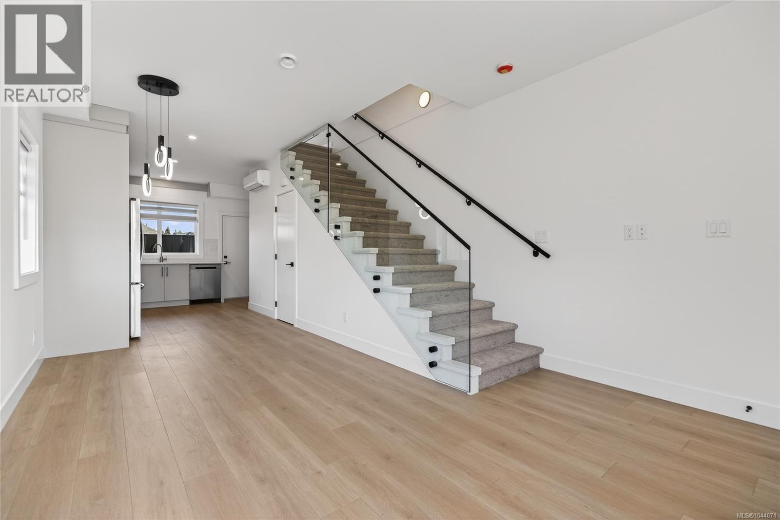 #8 704 Beaver Creek Blvd - Image 3