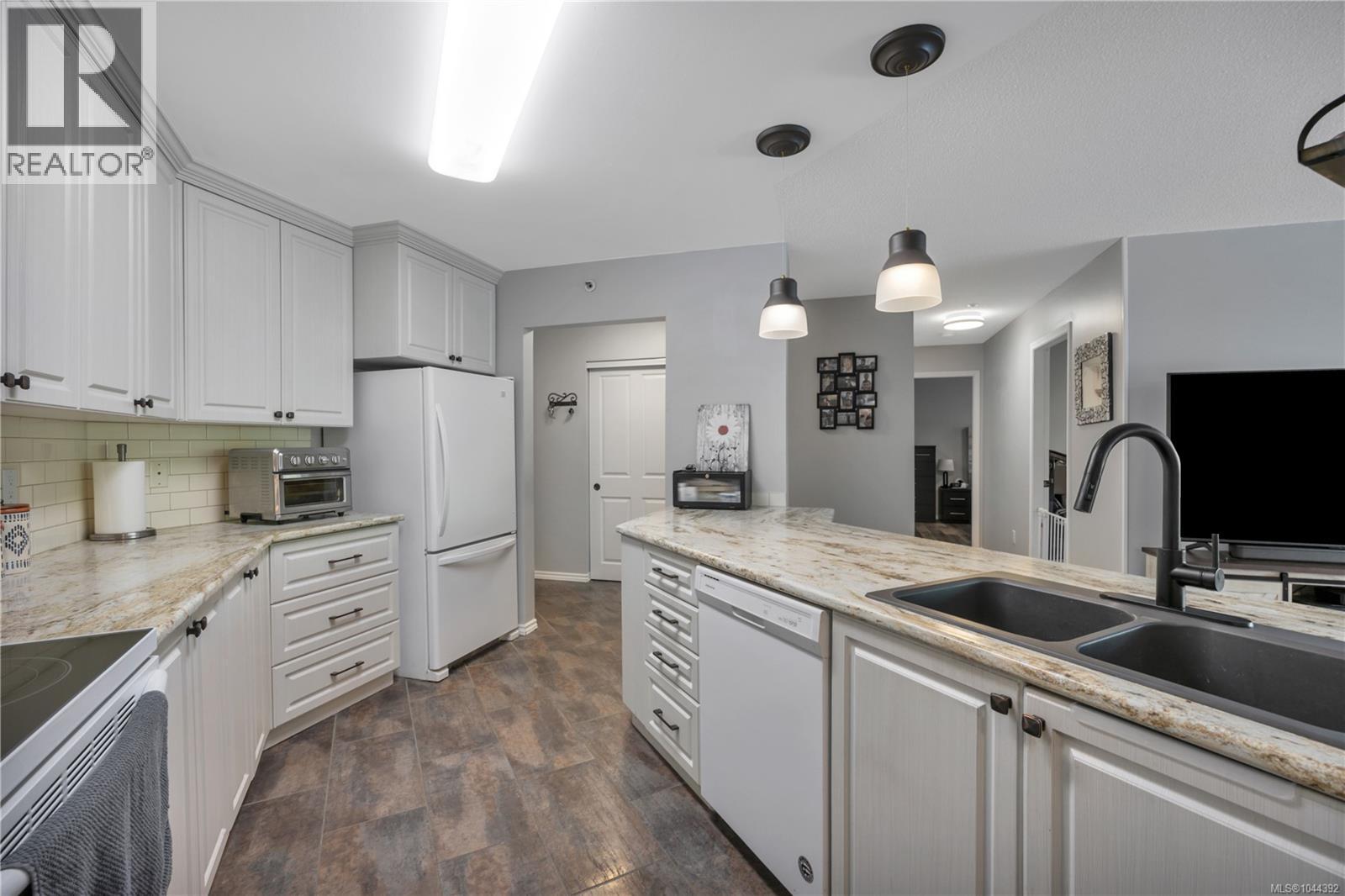 #204 770 Poplar St - 6