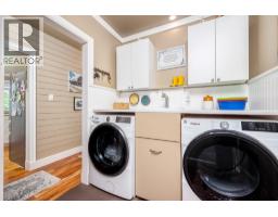 Kitchen - 6934 Highway 6, Coldstream, BC V1B3H1 Photo 17