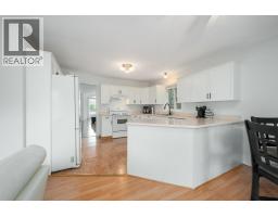 Kitchen - 110 Wyndham Crescent, Kelowna, BC V1V1Z2 Photo 17