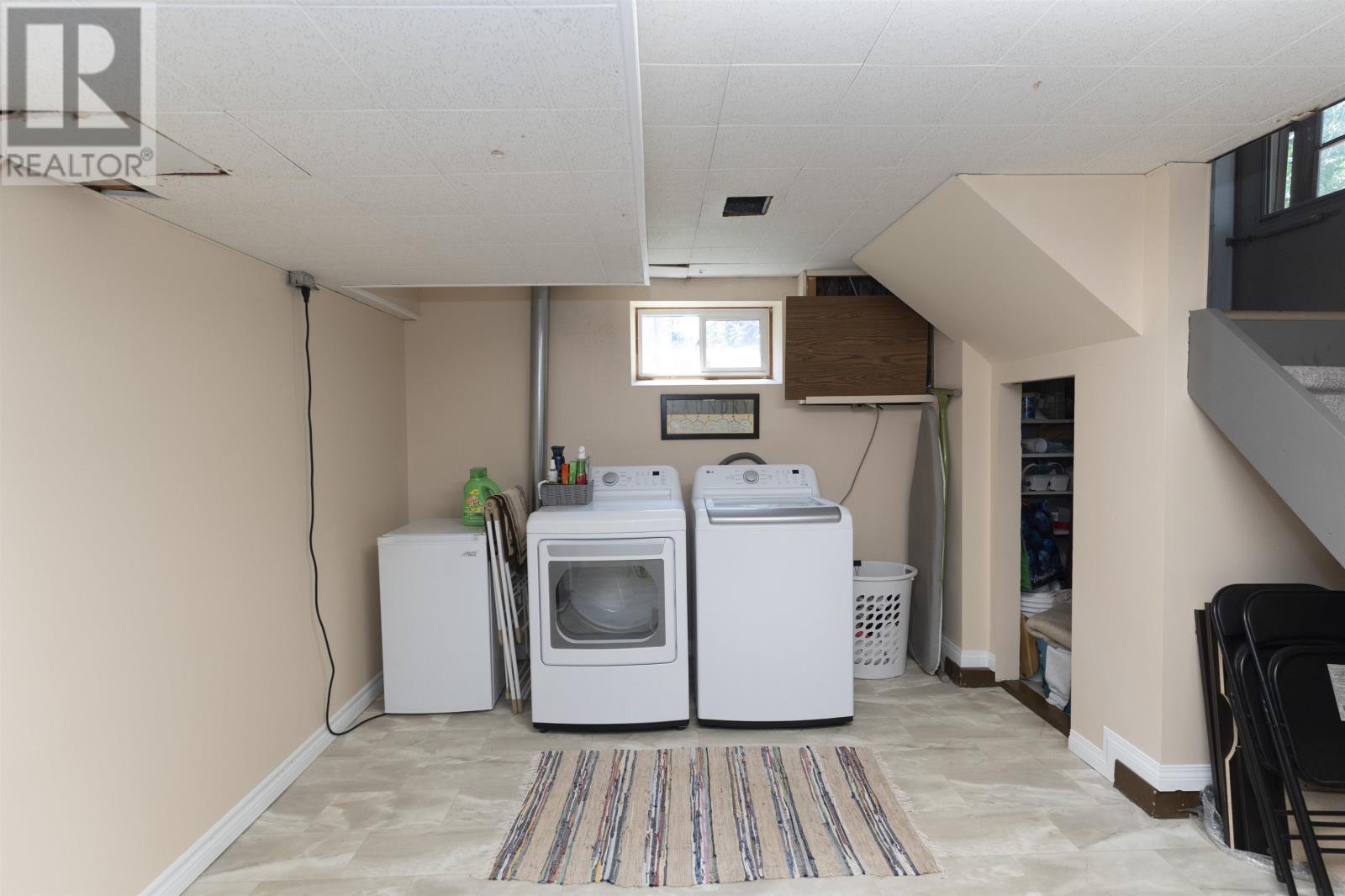 601 Edward ST S - 35