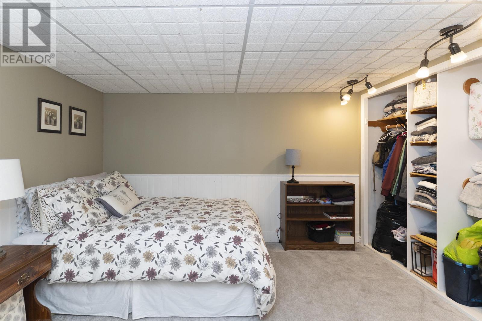601 Edward ST S - 33