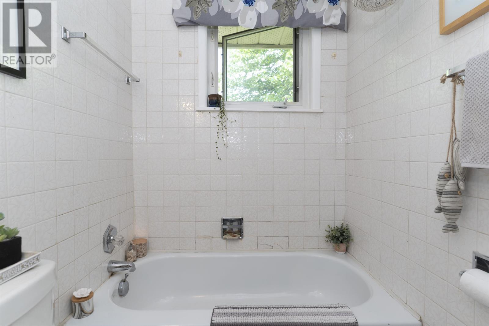 601 Edward ST S - 18