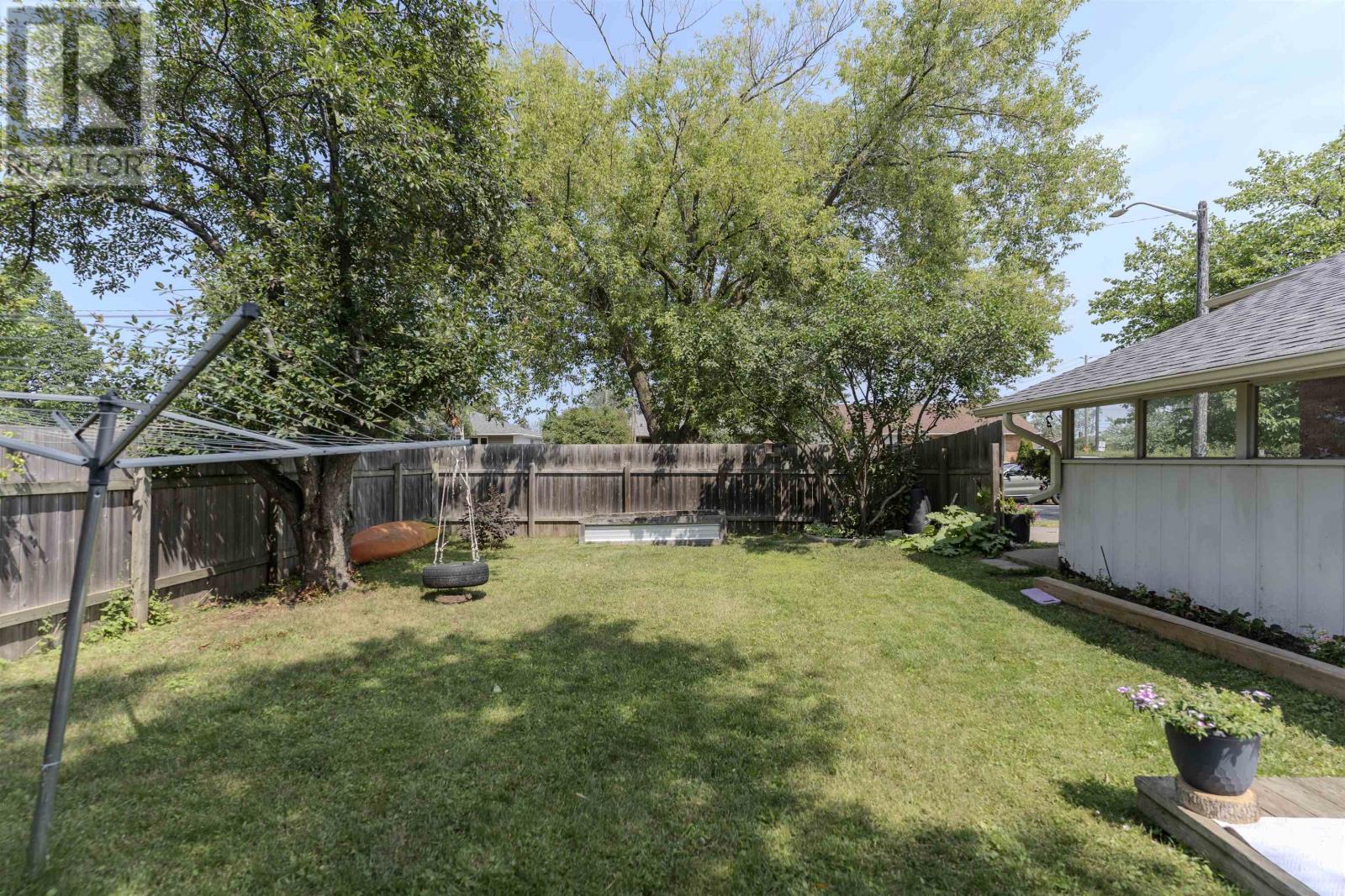 601 Edward ST S - 42