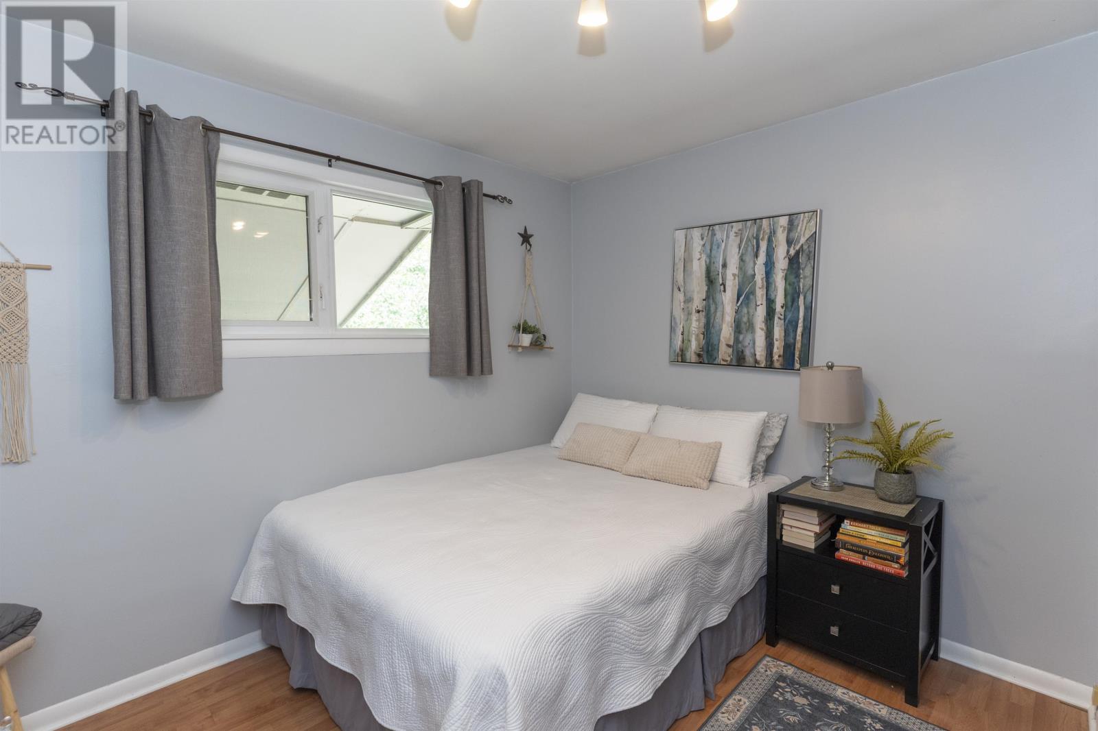 601 Edward ST S - 19