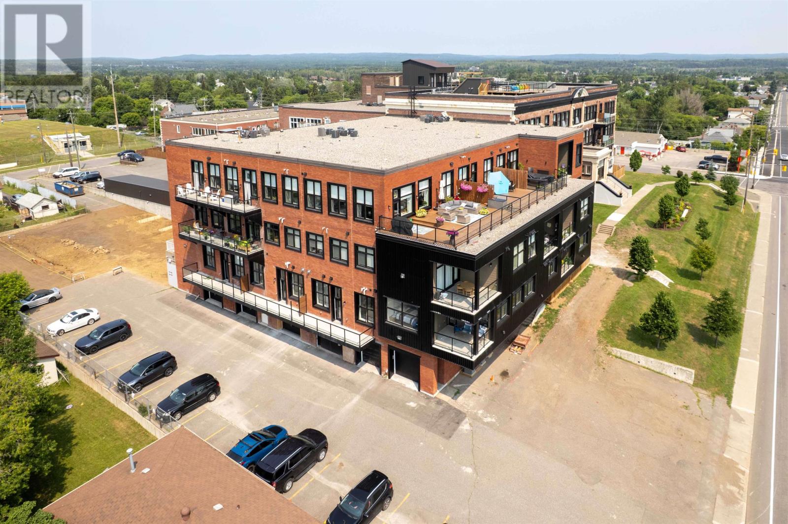 3414 96 High ST N - 3