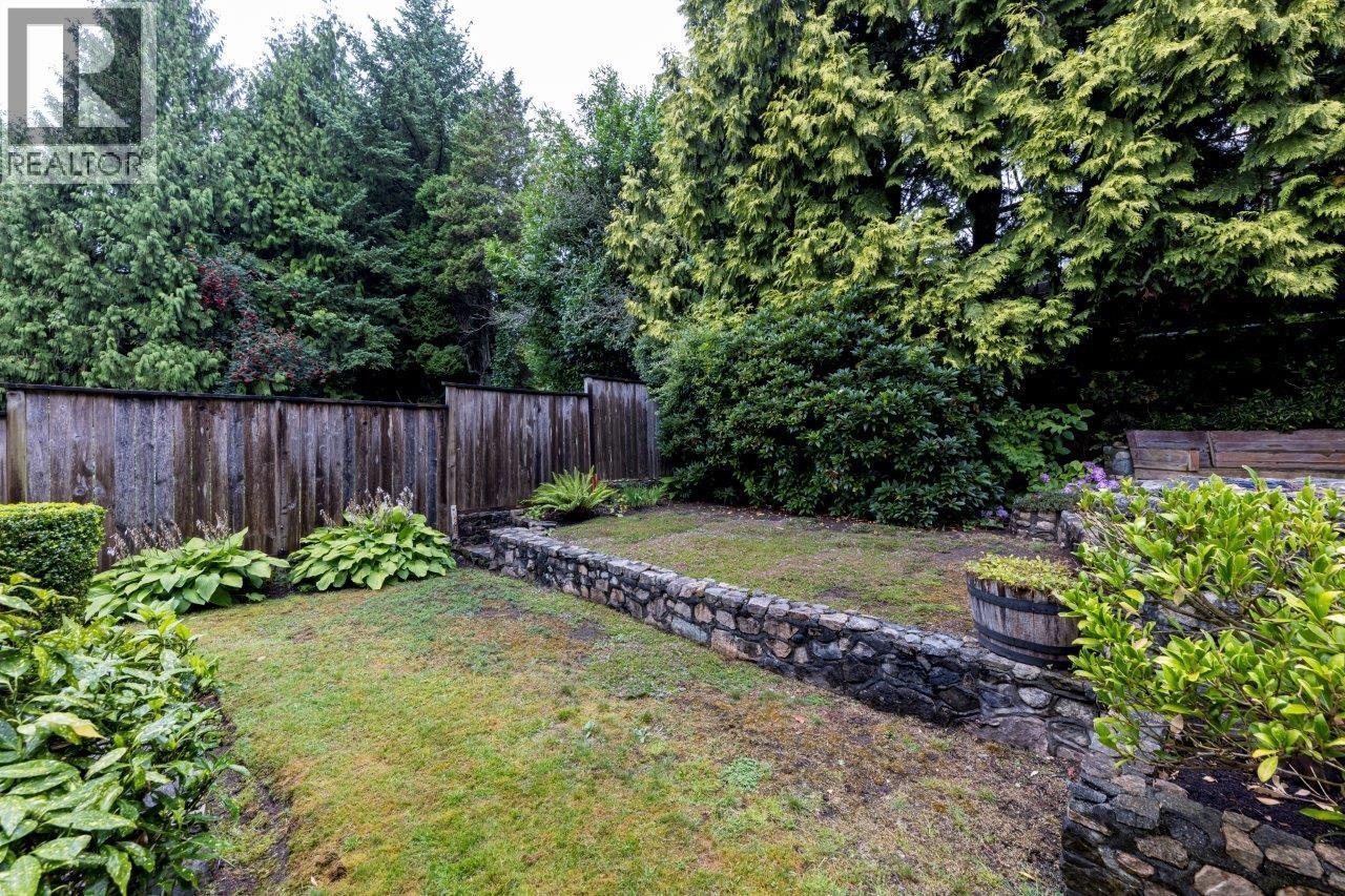 292 E ST. JAMES ROAD, North Vancouver