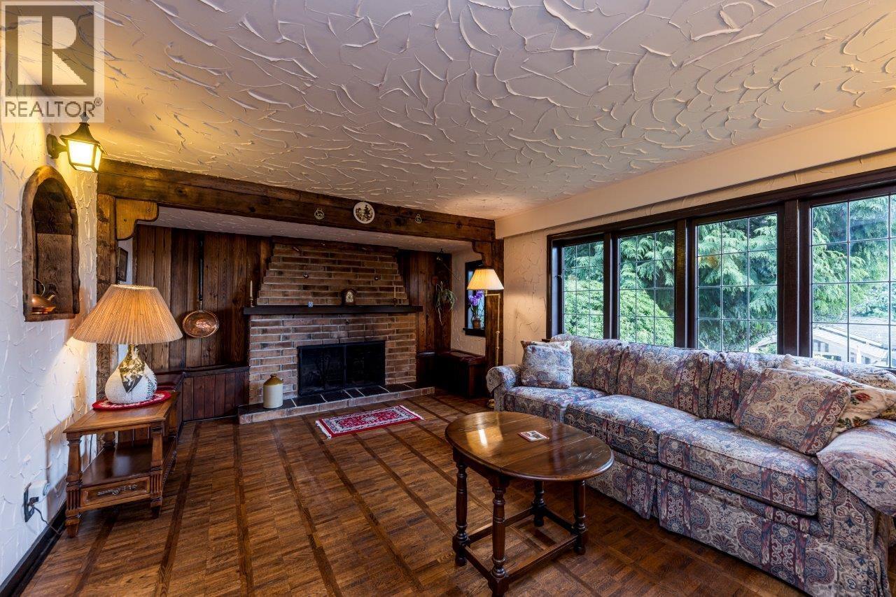 292 E ST. JAMES ROAD, North Vancouver